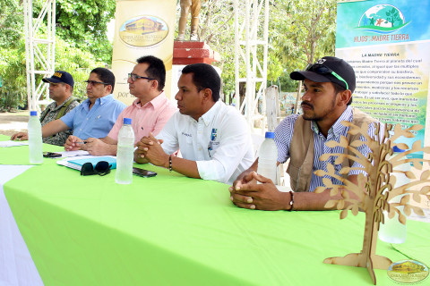 Sargento de Infantería de Marina Gersón Jimenes Arenales - Gestor Ambiental batallón fluvial de infantería de marina #17, Alcalde de Magangue - Bolívar Dr. Javier Payares Sierra, Presidente Ejecutivo C.C.  Henrry Bore Athias, Subdirector CSB: Álvaro Echev