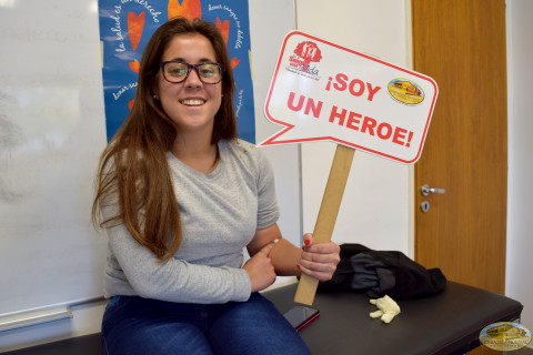 Te conviertes en héroe para los demás cuando reciben de tu sangre segura heroe
