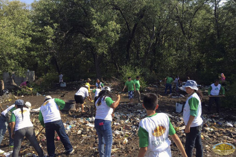Jornada Ambiental en la playa barra salada. Jornada de limpieza.