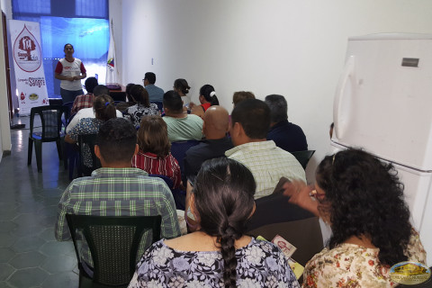 Decenas de personas del ISNA asistieron a la socialización. Asistentes al evento.