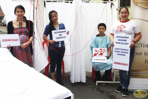 Ecuador: beneficios de la donación voluntaria de sangre Dramatización por voluntarios