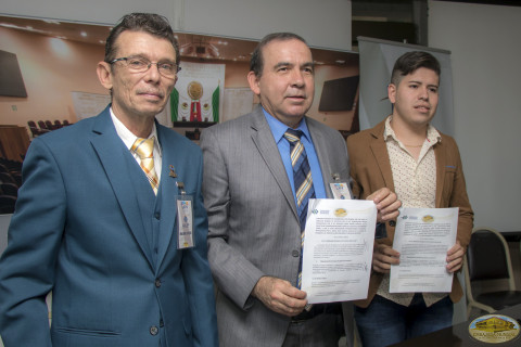 Firma de convenio. 