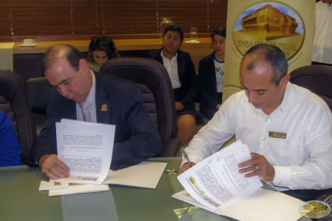 La firma del convenio estuvo a cargo del rector de esta casa de estudios y el coordinador nacional de la EMAP. La firma del convenio.