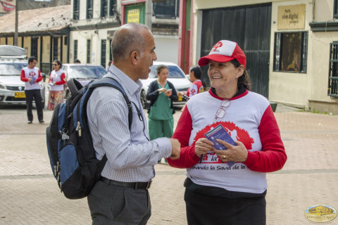 Invitando la comunidad.