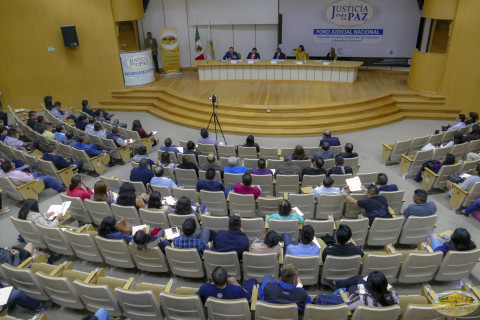 Asistieron 200 personas del ámbito judicial Asistentes al evento.