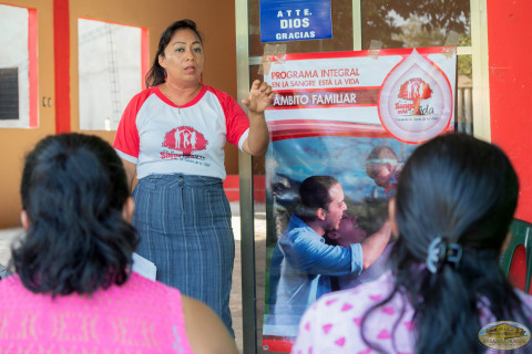 Activista da participación a los miembros de la familia para ver los aspectos positivos que envuelven a esa familia. Miembros Familia