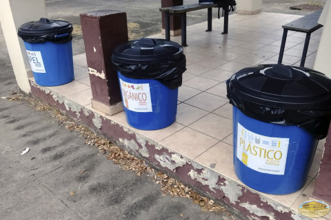 La propuesta de Madelen fue colocar 3 tanques de basura para reciclaje en el plantel educativo. Tanques para reciclaje.