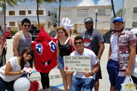 En Miami con un recorrido por las calles y playas de la localidad, los Activistas dictaron cortas charlas activistas dictando charlas