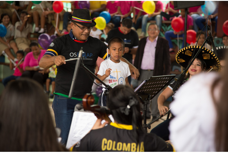 The children and the Symphonic Orchestra