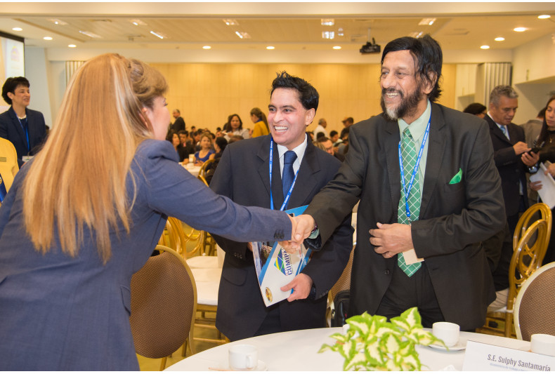 Gabriela Lara, Rajendra K. Pachauri y su hijo