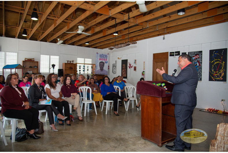 Participantes en acto de entrega