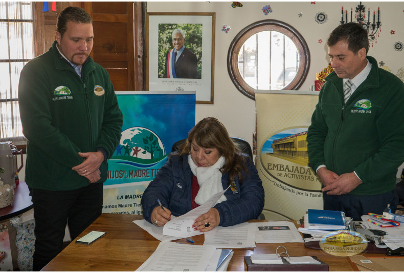 Firma de decreto en Nogales