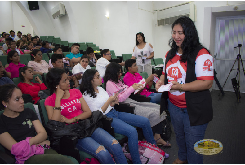 Entrega de trípticos