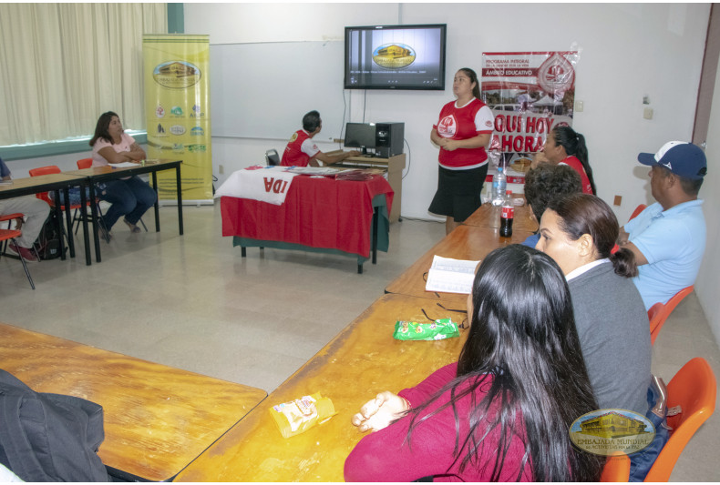 docentes la sesión educativa del PEC – VIDA