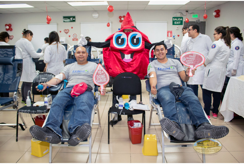 Trabajadores de la empresa Termoencogibles S.A DE C.V. donando sangre