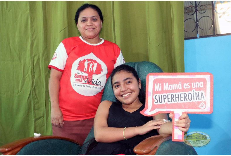 Activistas de San Salvador participan de la 12 Maratón de Donación de Sangre