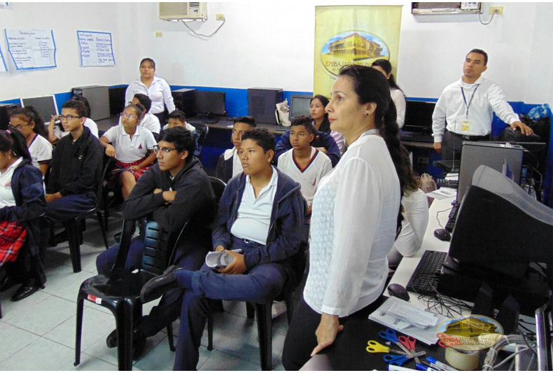 Estudiantes en el Taller educativo