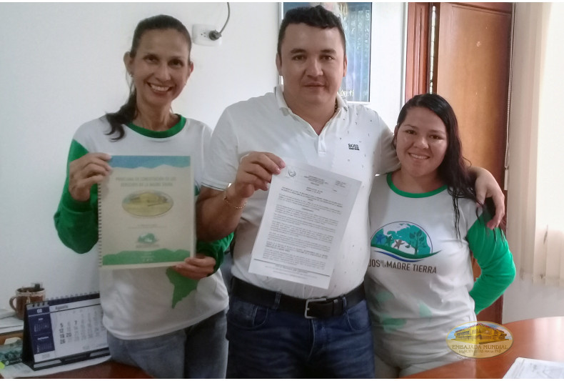 Alcalde de Barranca de Upía entrega decreto en respaldo a la Madre Tierra