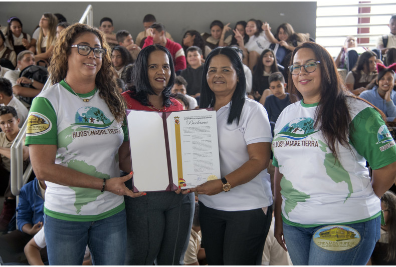 Entrega de la Proclama emitida por el Municipio de Coamo