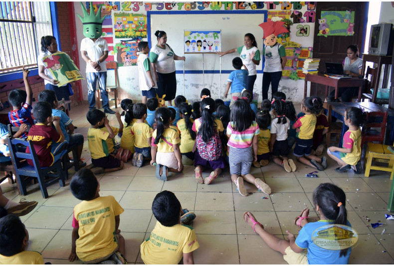 Unidad Educativa “Las Palmeras” recibe talleres sobre valores ambientales