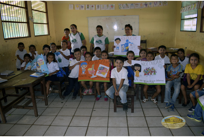 Charlas ambientales dictadas en la Unidad Educativa “Corina Hurtado de Suarez"