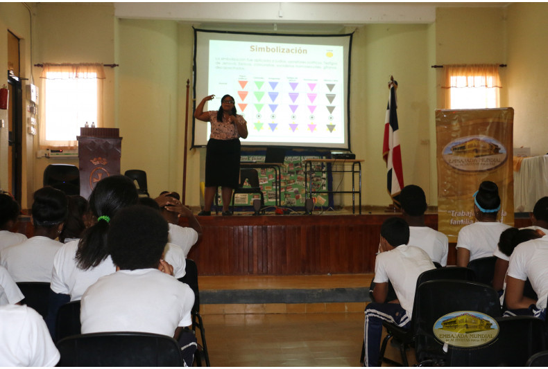 Participación de Susan Gil en taller educativo sobre Derechos Humanos