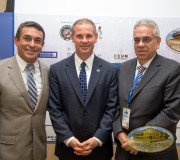 Ángel Sánchez, moderador. David Vollmer y Arturo Solis ponentes de la 5 mesa